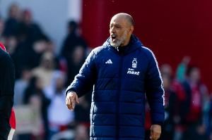 记者：诺丁汉森林考虑解雇主帅努诺，他和老板因转会分歧关系紧张