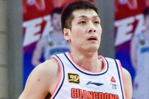 媒体人：CBA同位置球员中不如韩德君、任骏飞、黄荣奇的大有人在