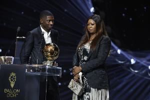 法媒：法国前总统萨科齐将一记者误认为登贝莱母亲，闹了个乌龙