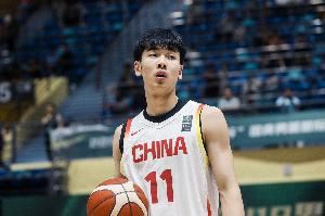 媒体人： 张博源若在EYBL赛事有好表现 高含金量offer会接踵而至