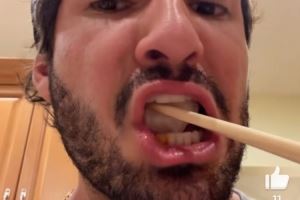 帕托社媒晒吃饺子视频：好想念中国，吃中国菜时感觉离你们更近了