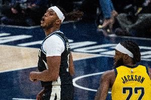 字母哥谈特纳被嘘:这对任何为一支队伍效力10年的人而言都不公平